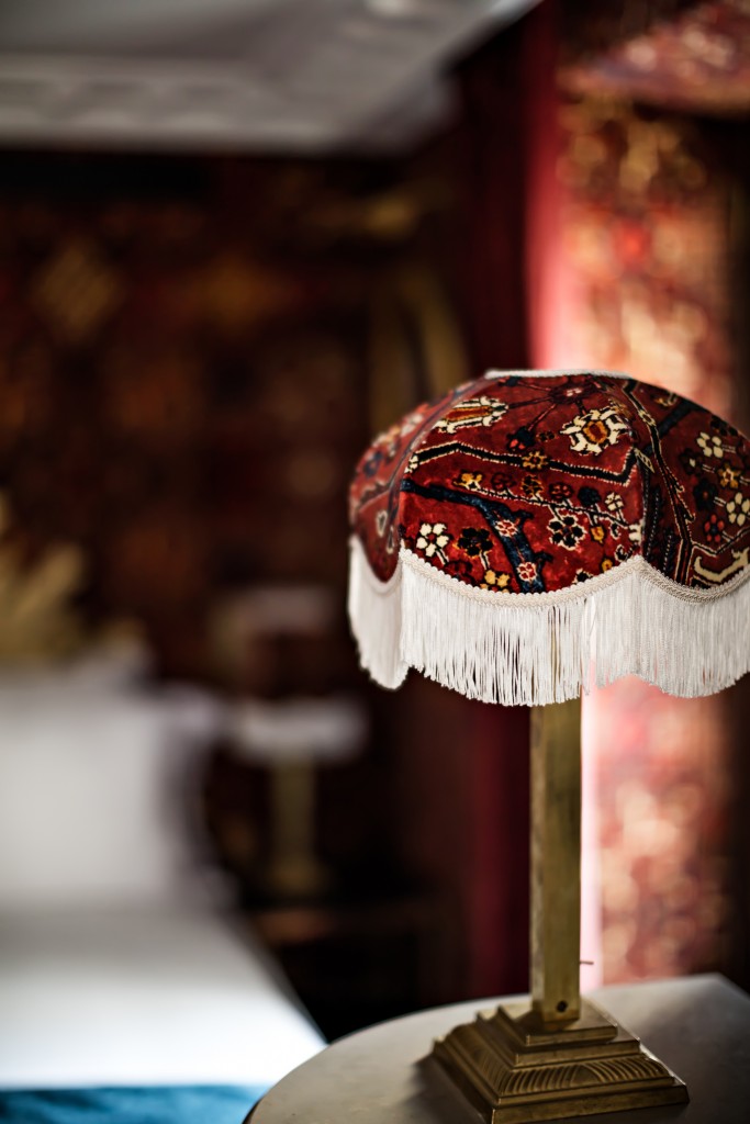 hotel-providence-paris-lamp-mini-room