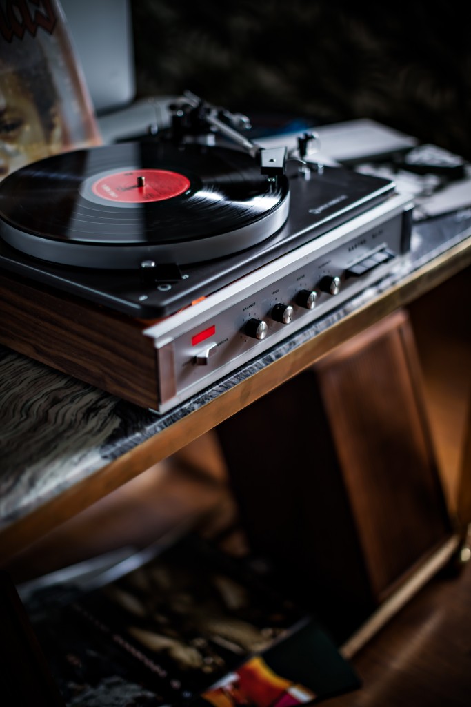 hotel-providence-paris-suite-platine-vinyle-turntable-record-player